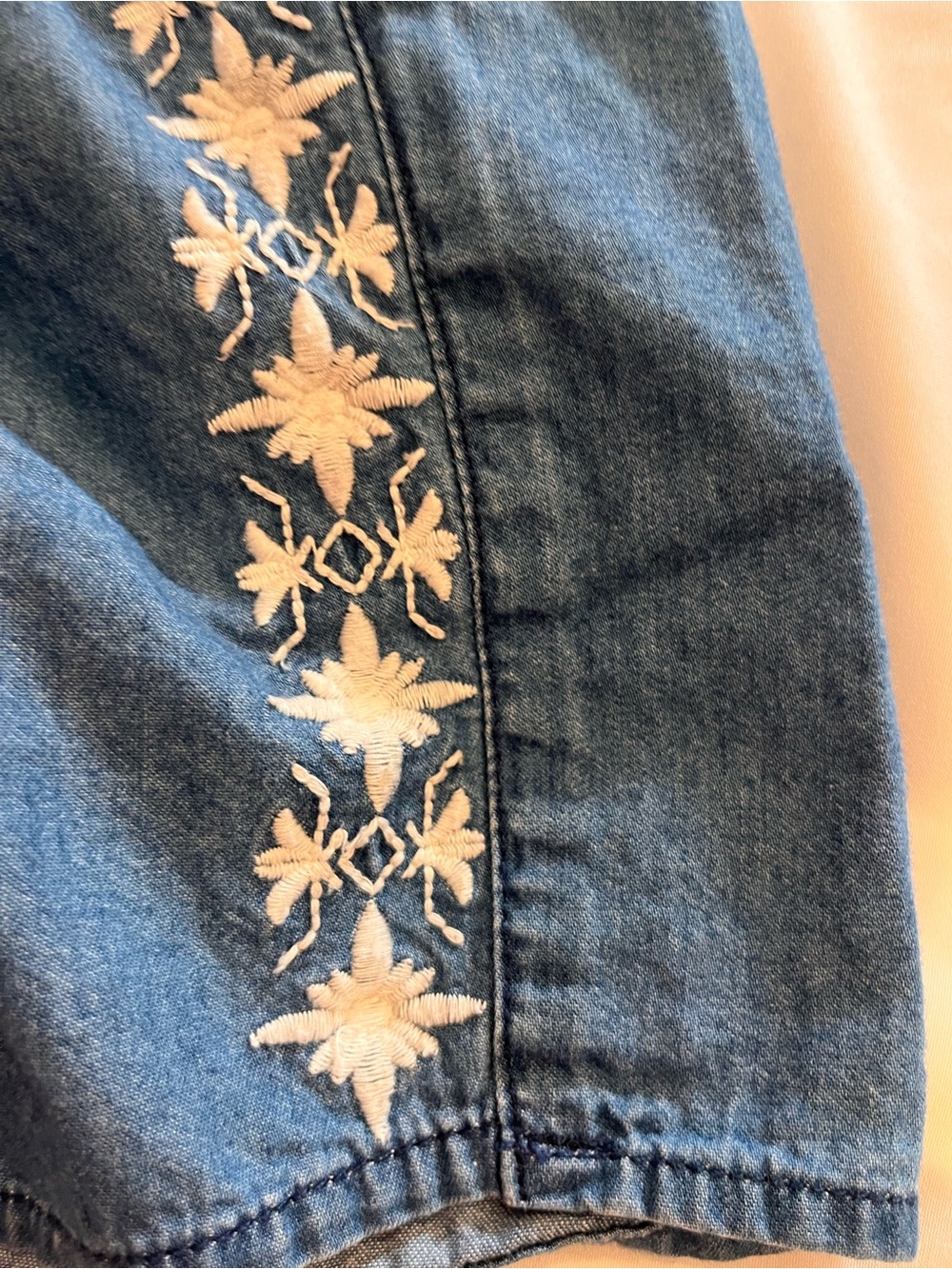 Garnet Hill chambray denim girl’s large blue shorts embroidery pull on - Picture 4 of 10
